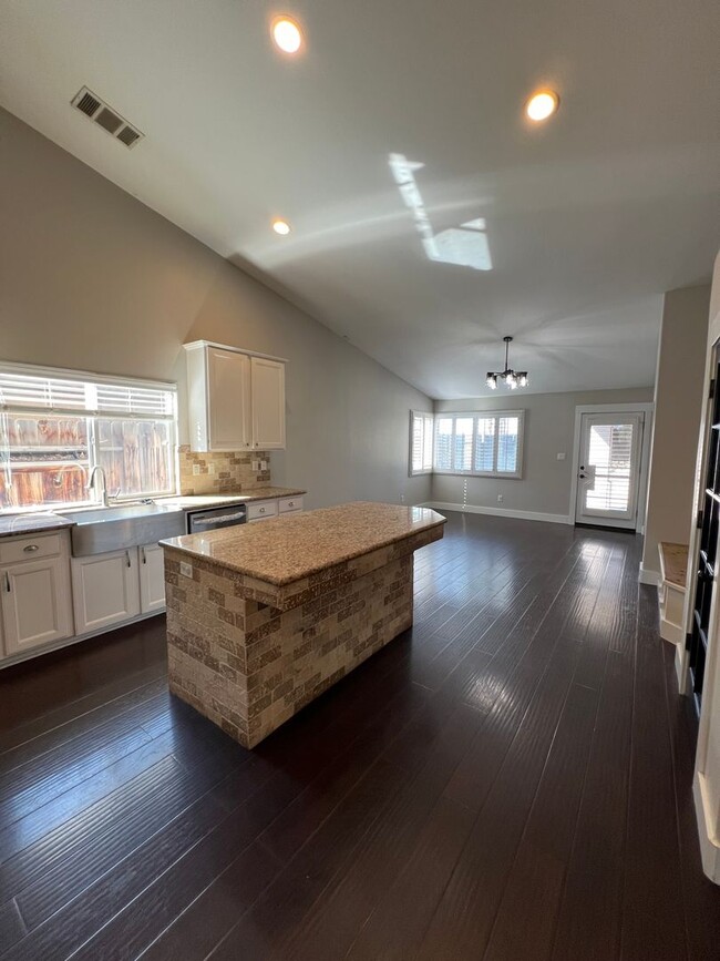 Building Photo - 13417 Cheyenne Mountain Dr