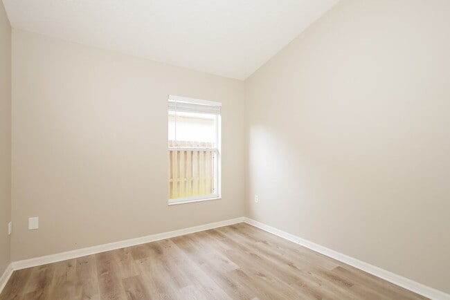 Building Photo - 204 Cornwall Ct