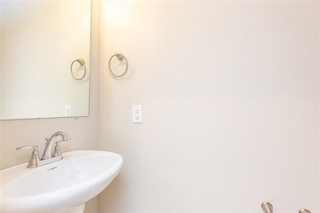 Building Photo - 5546 Sallow Bay Ln