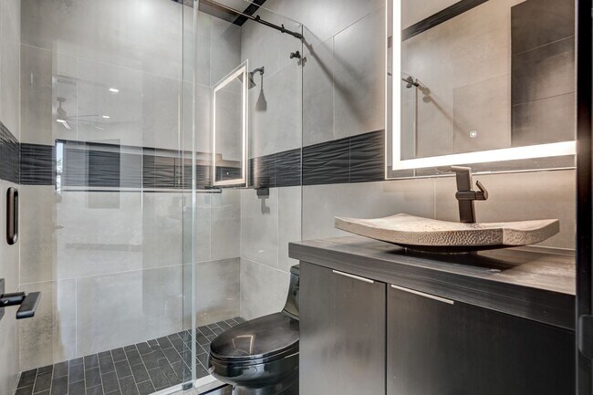 Building Photo - DREAMY 4BEDROOM HOME WITH POOL & BEAUTIFUL...