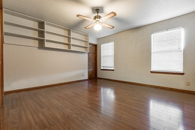 Building Photo - 1251 Kingston Rd