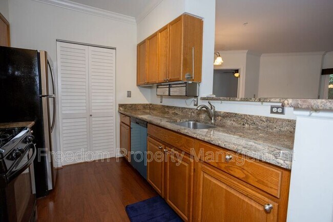 Building Photo - 2204 Westcourt Ln
