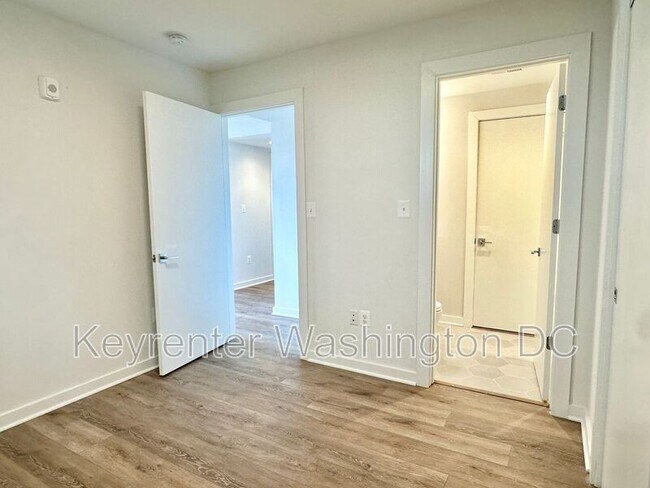 Building Photo - 1460 Belmont St NW