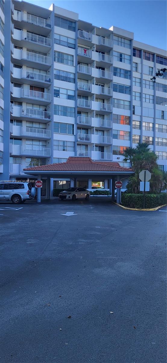 Building Photo - 1300 NE Miami Gardens Dr