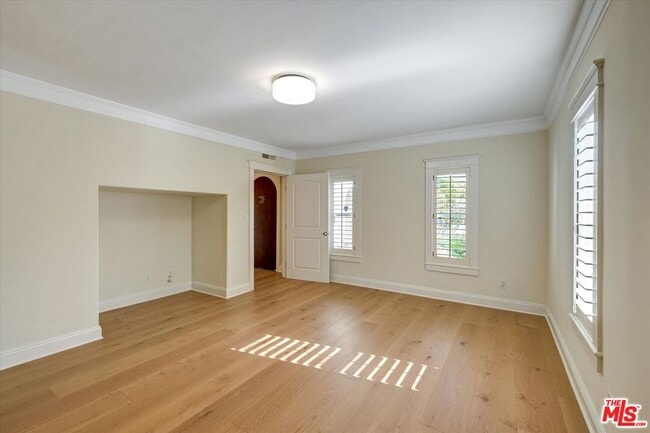 Building Photo - 135 N Gower St