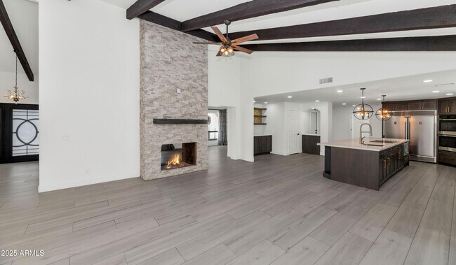 Building Photo - 1433 W Port Au Prince Ln
