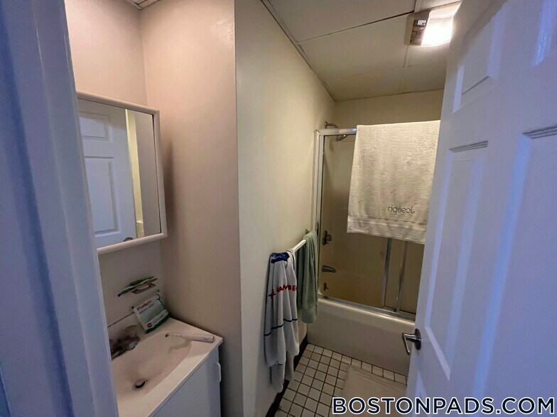 Building Photo - 81 Essex St