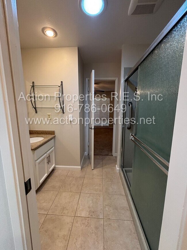 Building Photo - Rocklin 3 Bedroom 2 Bathroom, Single Story...