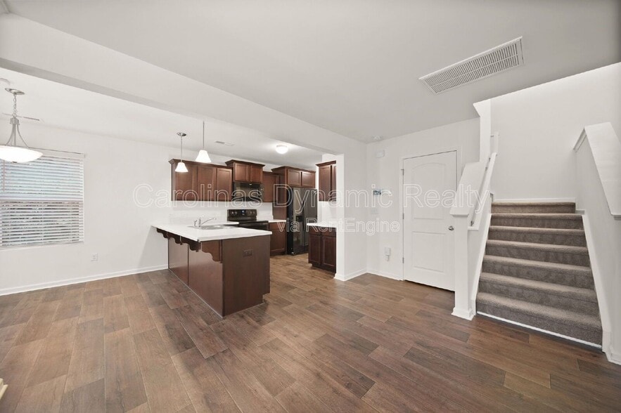 Building Photo - 1025 Newfound Hollow Dr
