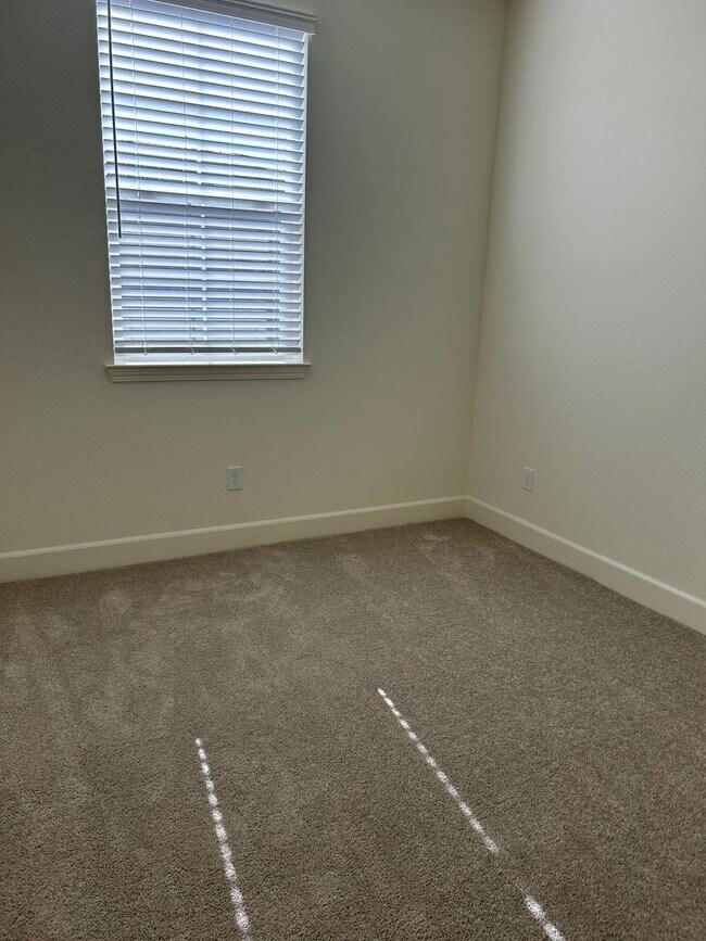 Building Photo - NEW HOME