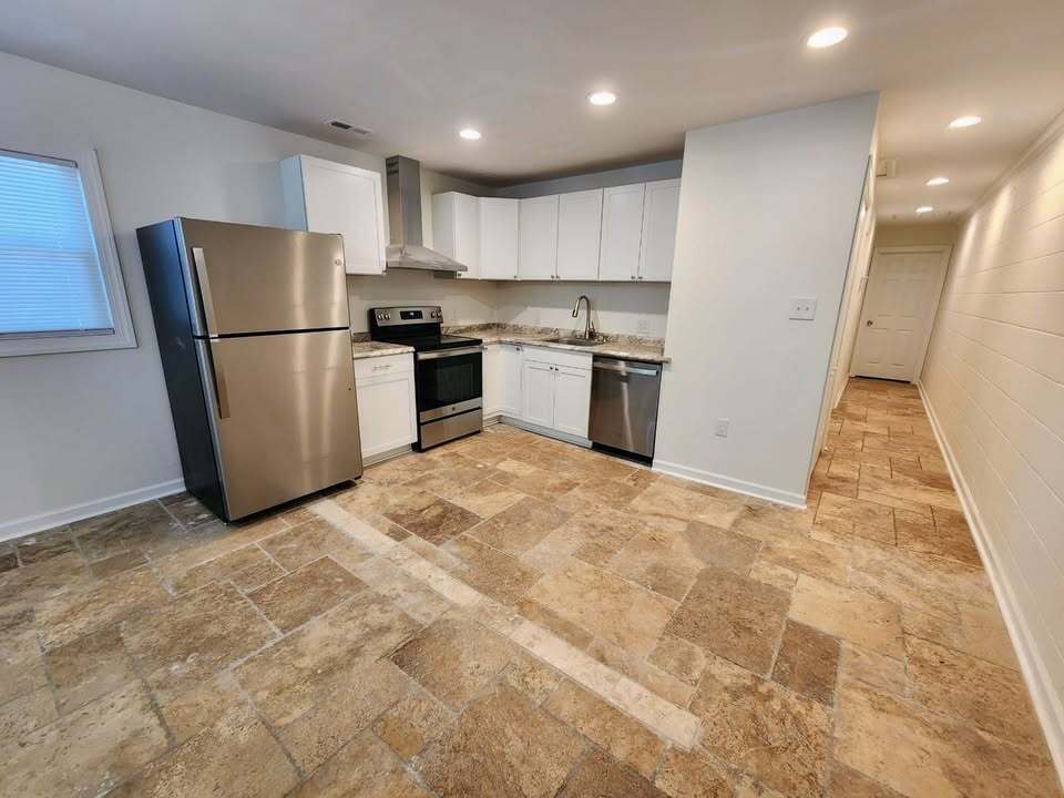 Building Photo - 1013 Rosedale Ave