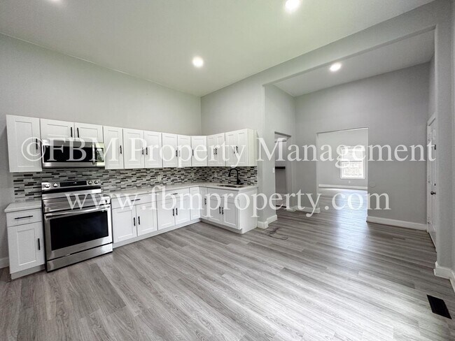 Building Photo - 518 N 26th St