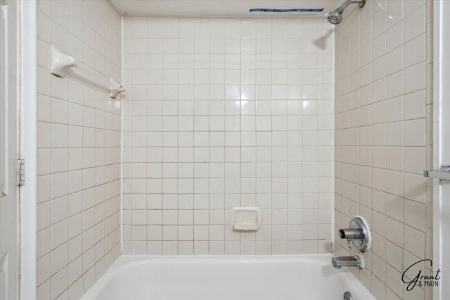 Building Photo - $1,250 - 3 Bed / 1 Bath House in Eastpointe