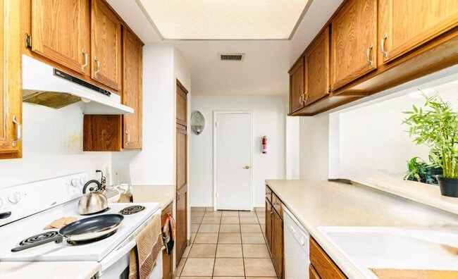 Building Photo - 500 N Roosevelt Ave