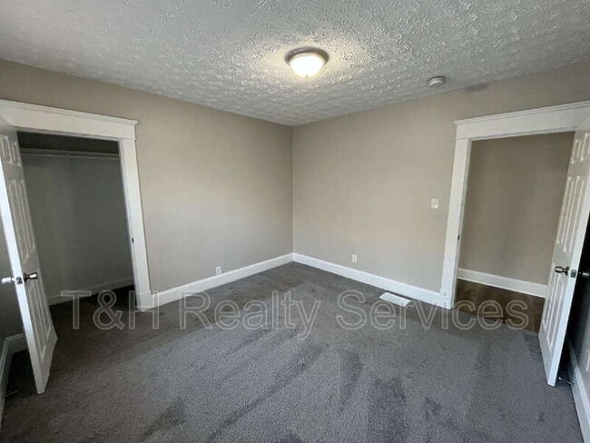 Building Photo - 514 E 33rd St