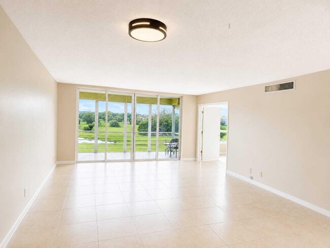Building Photo - 2681 S Course Dr