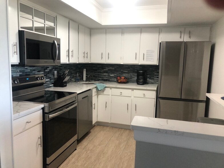 Kitchen - 5220 Brittany Dr S