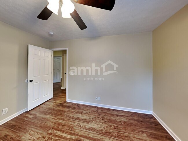 Building Photo - 102 Fairgrove Cir