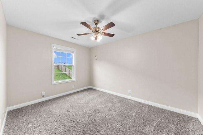 Building Photo - Beautiful Home!