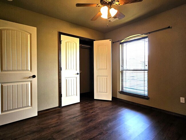 Building Photo - 3401 Ashton Dr