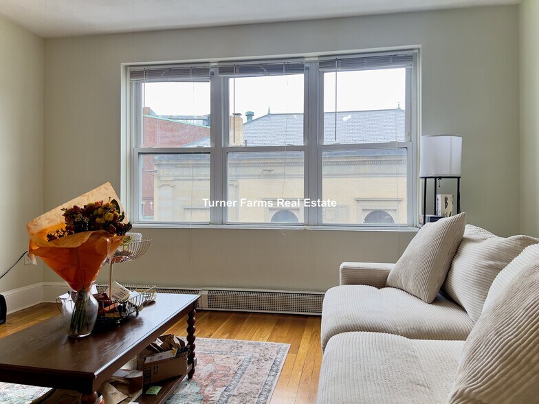 Building Photo - 402A Highland Ave
