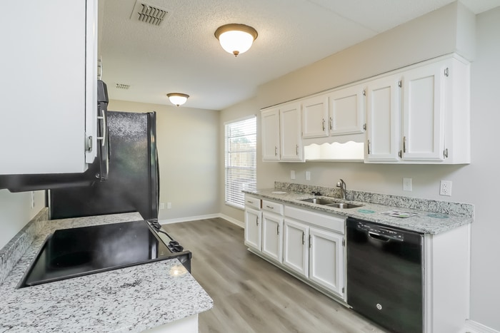 Building Photo - 2386 Dundee Ct E