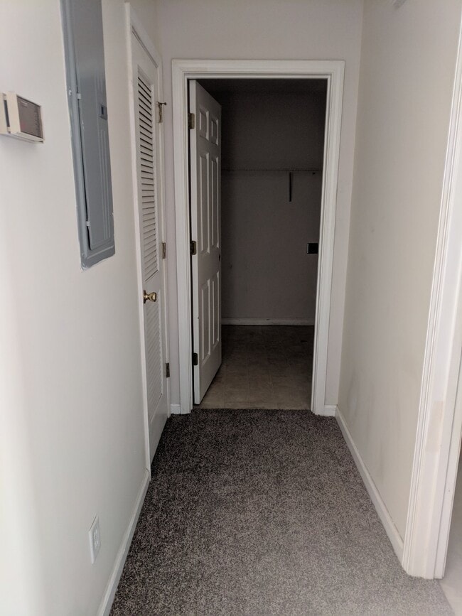 Building Photo - Apartment for Rent