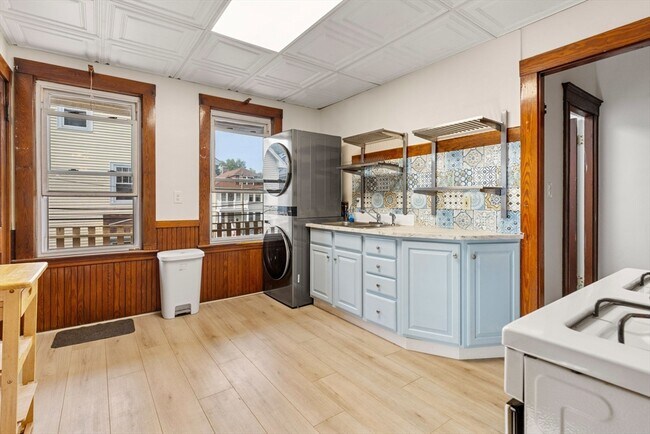 Building Photo - 11 Boylston St