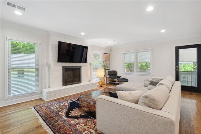 Building Photo - 847 S Mendenhall Rd