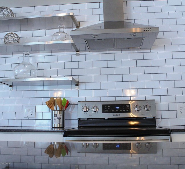 Building Photo - 3318 N 18th Ave