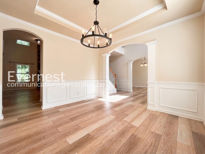 Building Photo - 5995 Chinook Ct