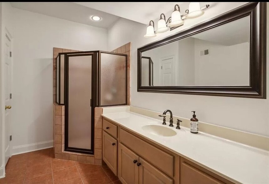 basement bathroom - 1809 Wynthrop Manor Dr SW