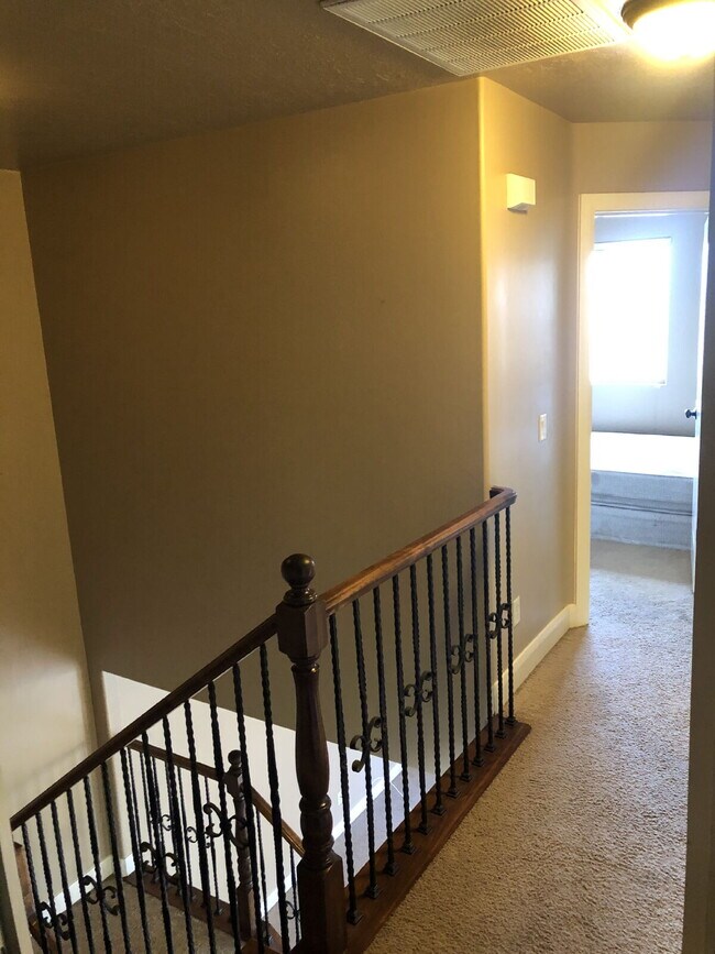 Building Photo - "Spacious 3-Bedroom Townhouse Retreat with 2.5 Baths in the Heart of Washington, UT!"