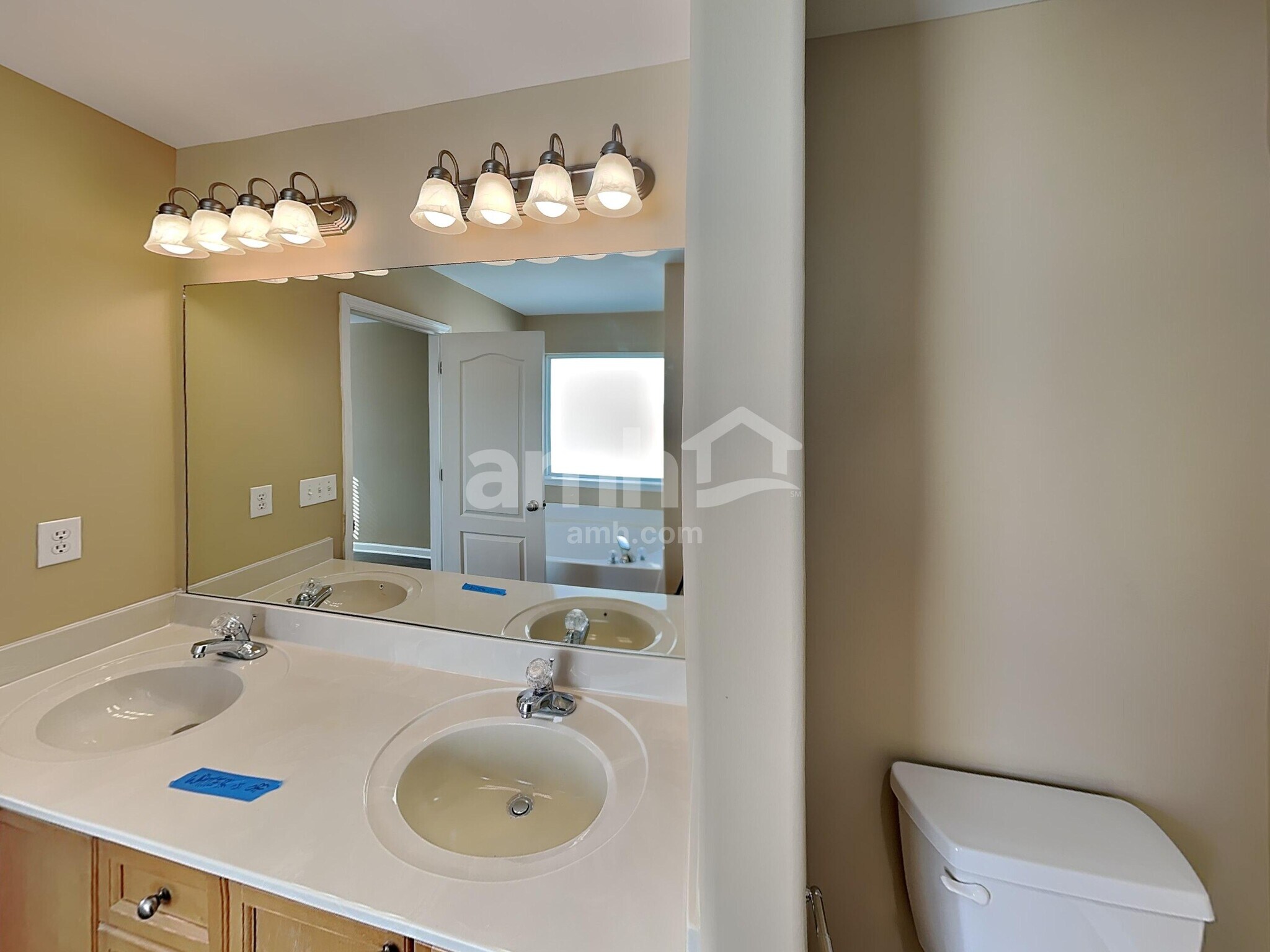 Building Photo - 1824 Baslia Ln