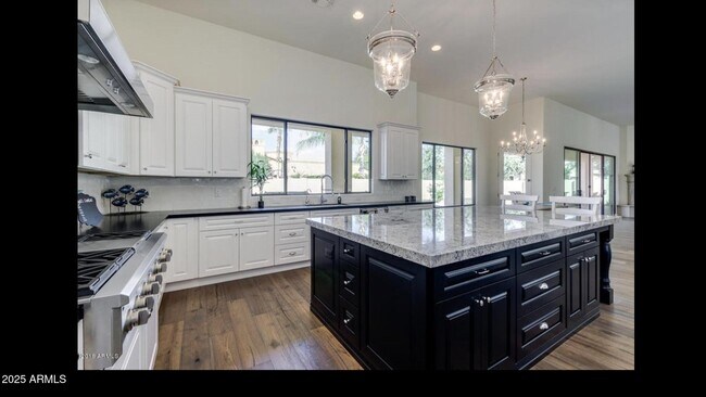 Building Photo - 2836 E Carob Dr