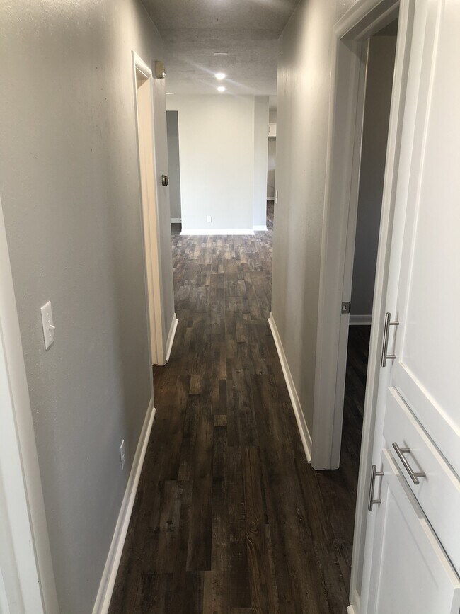 Building Photo - 2209 Iowa St