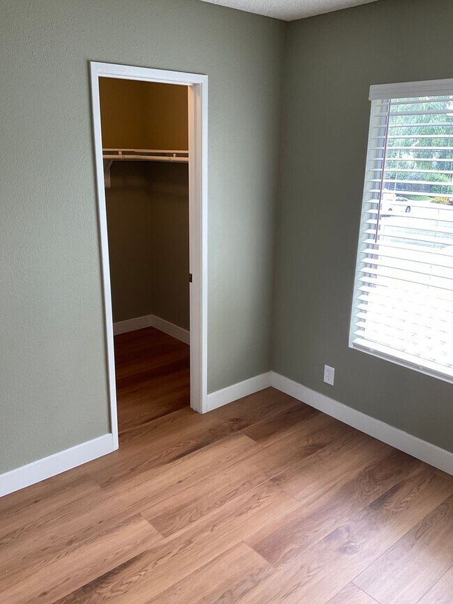 Building Photo - FOR LEASE 3 BEDROOM 2.5 BATH 2 Story Condo...