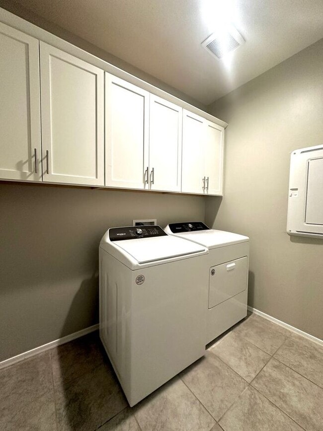 Building Photo - Stunning 4-bedroom, 2-bathroom home located in the vibrant community of Sahuarita, AZ