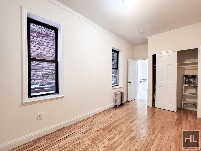 Building Photo - 2 AVENUE