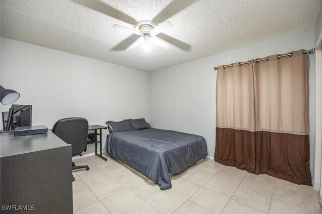 Building Photo - 3635 Boca Ciega Dr