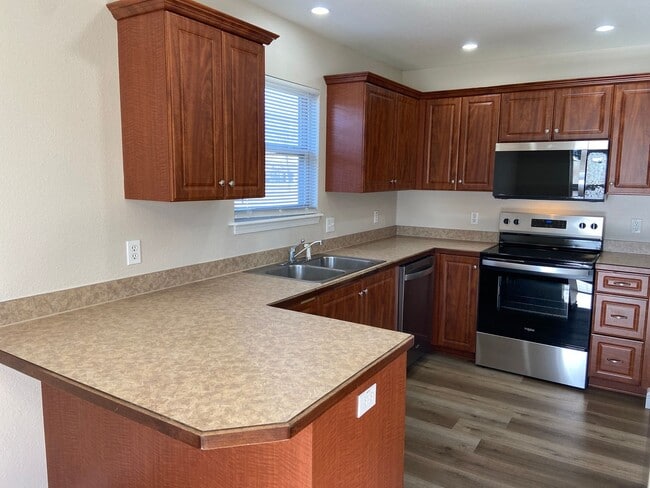 Building Photo - Single-Family Home in Evergreen Ridge, Hollister