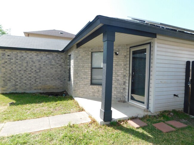 Building Photo - Creekside