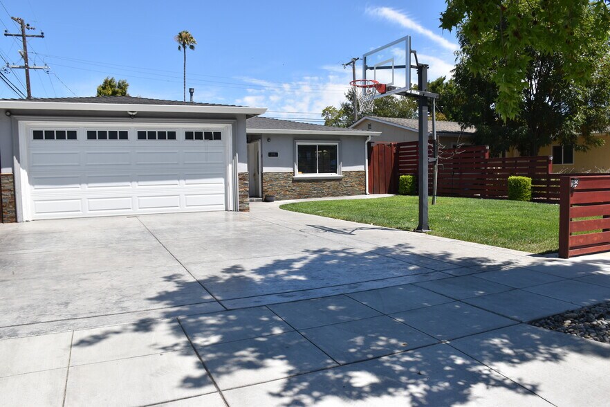 Primary Photo - 1721 California St