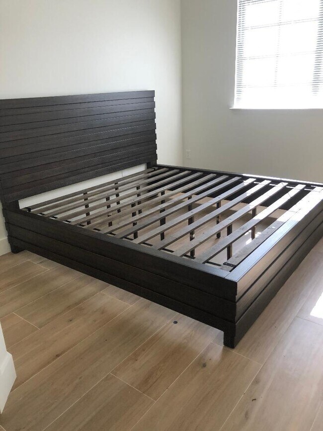 Building Photo - 9905 Baywinds Blvd