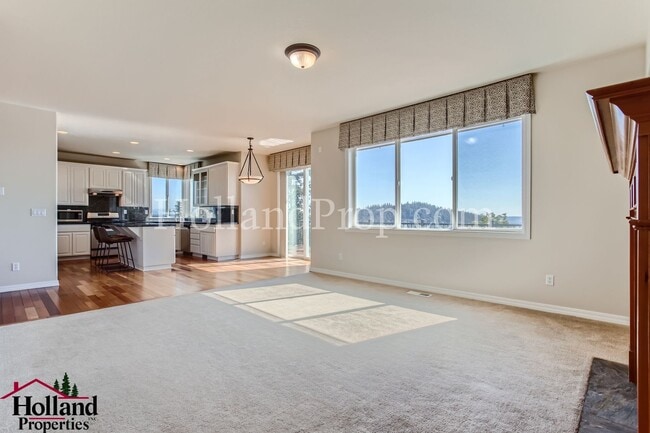 Building Photo - Beautiful 5-Bedroom Retreat with AC, Deck & Breathtaking Views