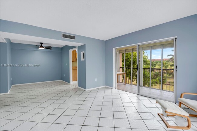 Building Photo - 4168 Inverrary Dr