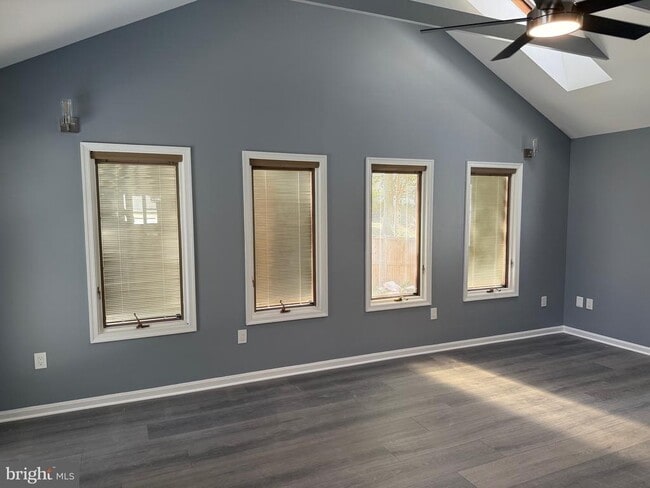 Building Photo - 7810 Newington Woods Dr