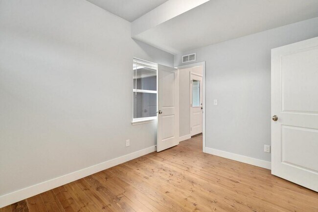 Building Photo - 4070 Sveta Ln