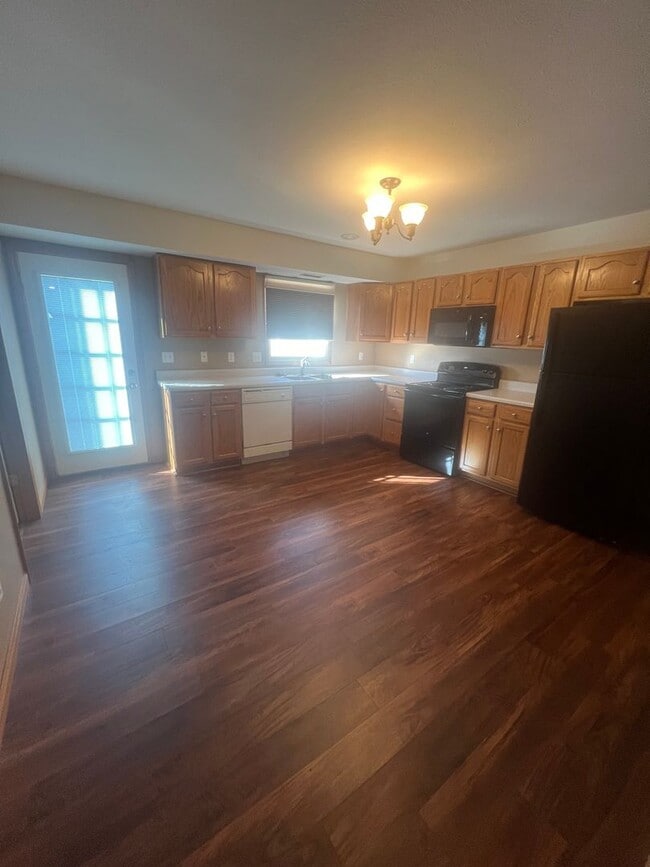 Building Photo - Move in Ready!