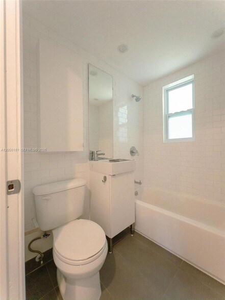 Building Photo - 3676 Oak Ave
